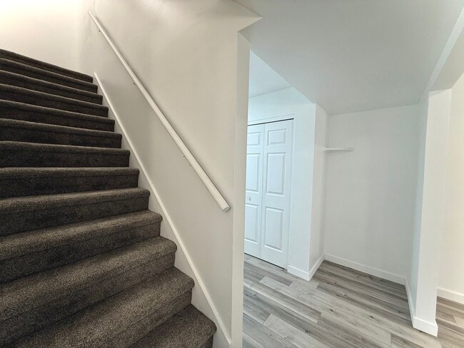 Building Photo - 3 Bedroom Home in Holladay now available