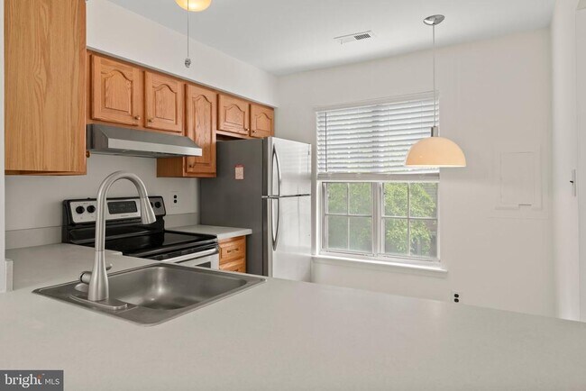 Building Photo - 330B Delancey Pl