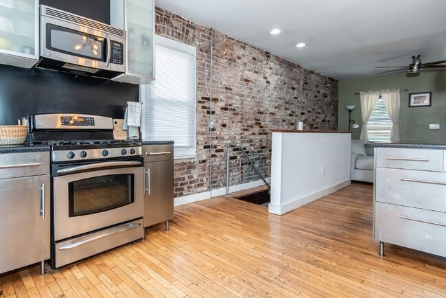 Building Photo - 4048 Walsh St