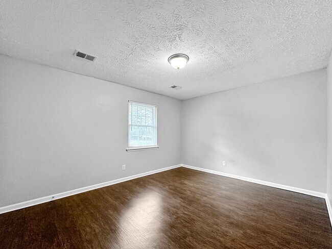 Building Photo - 9289 Forest Knoll Dr