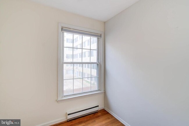 Building Photo - 900 24th St NW