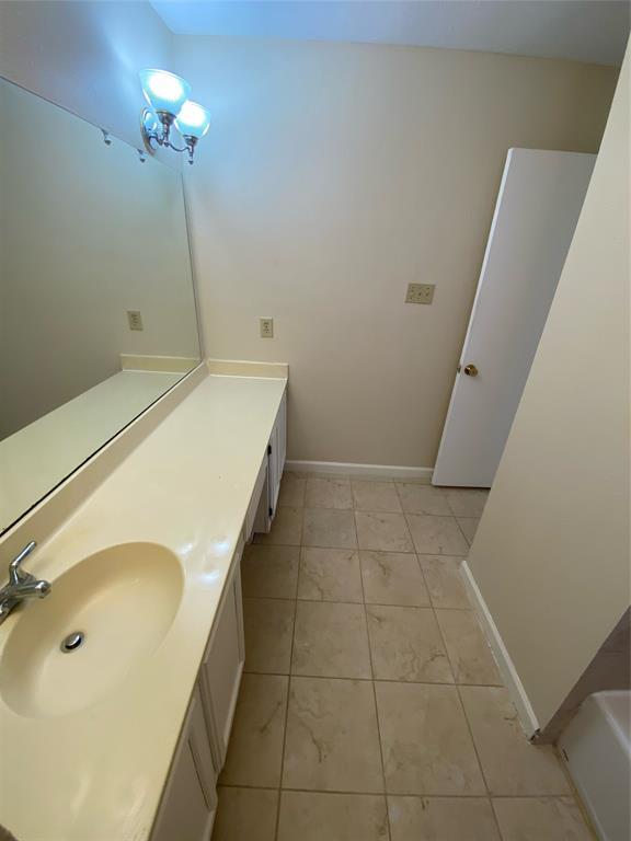 Building Photo - 8299 Cambridge St