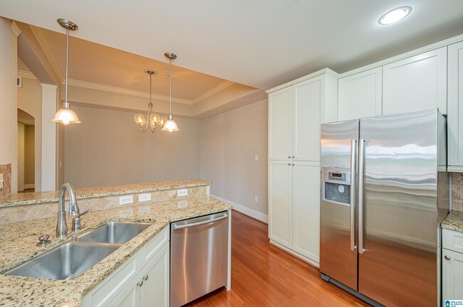 Building Photo - 350 19th St S