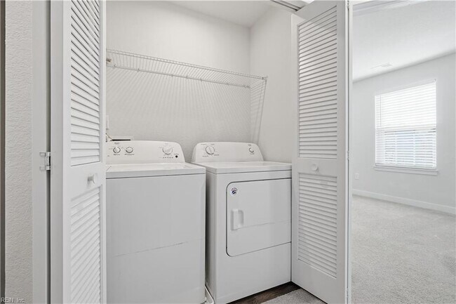 Building Photo - 266 Foxglove Dr