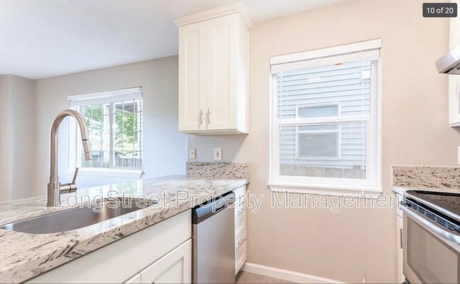 Building Photo - 13027 NE Prescott Dr