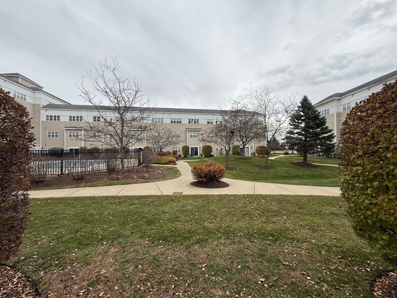 Building Photo - 211 Central St