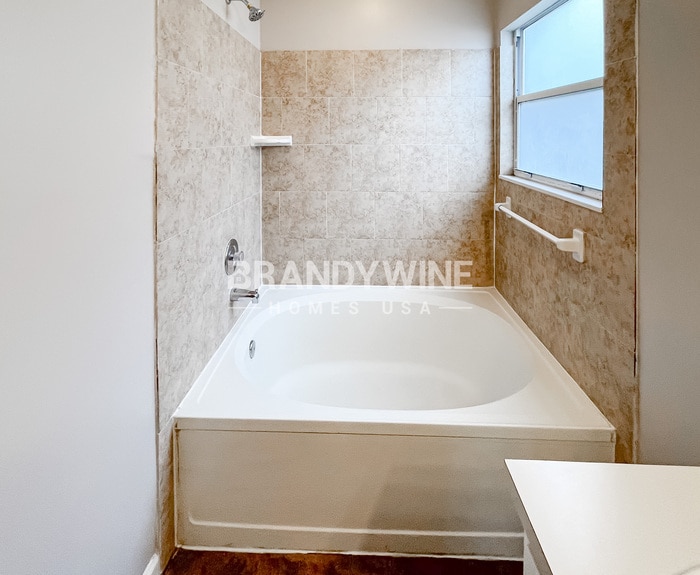 Building Photo - 8055 International Village Dr