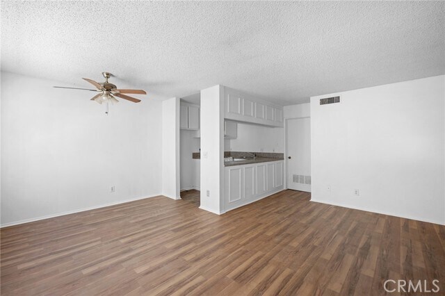 Building Photo - 6716 Sylmar Ave