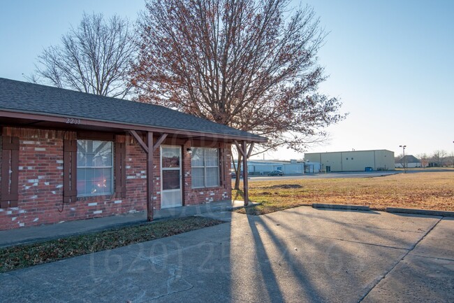 Building Photo - Coffeyville Charm: 2 Bedrooms, 1 Bathroom ...