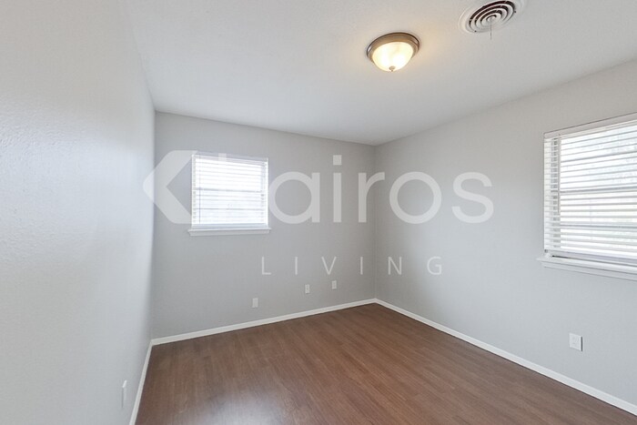 Building Photo - 5146 Susan Dr