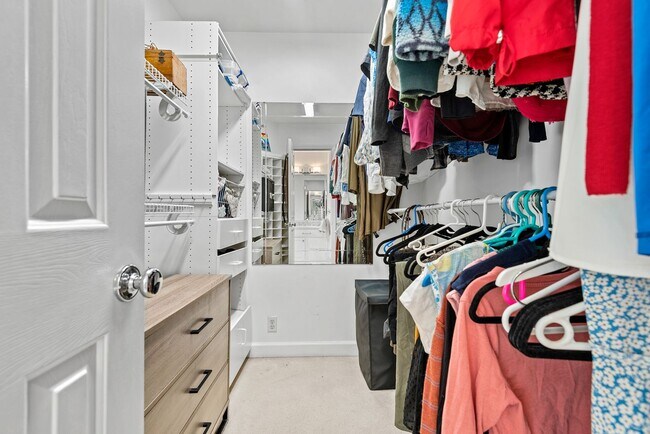 Building Photo - Charming Home on Large Lot in Chapel Hill!