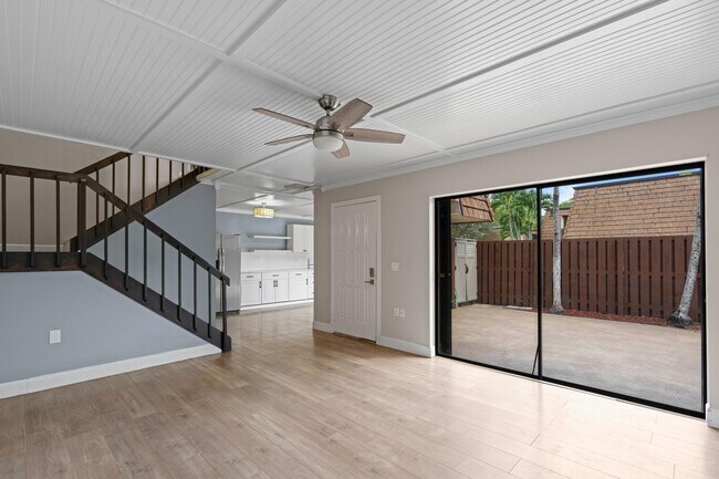Building Photo - 1405 14th Ln