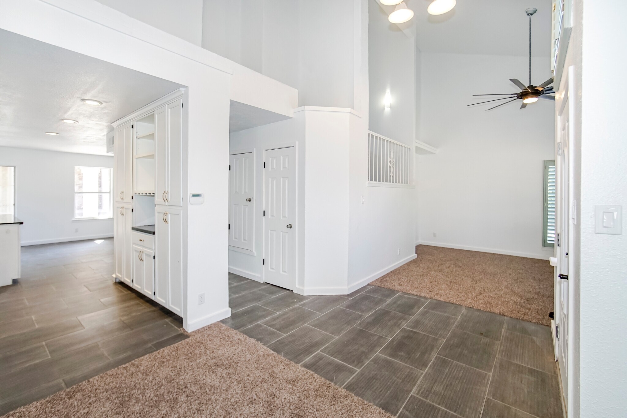 Building Photo - 908 Los Pinos Way