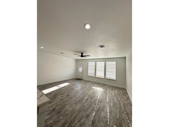 Building Photo - 7710 Darnay Dr