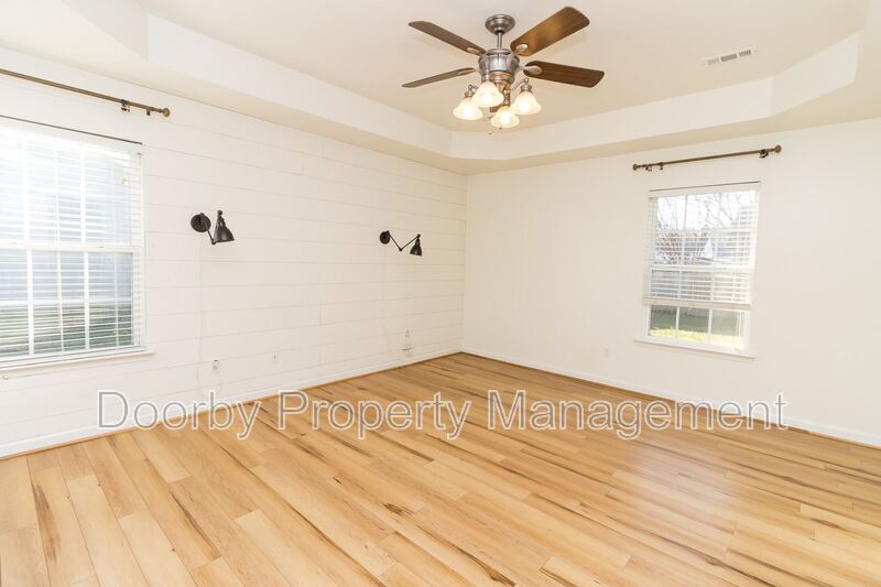 Building Photo - 14 Bunker Dr