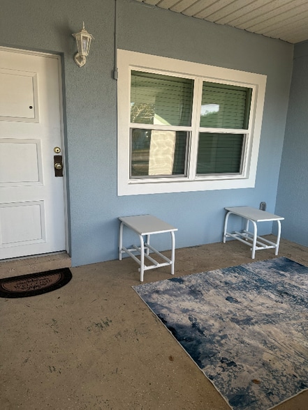 Building Photo - 204 E Ave C