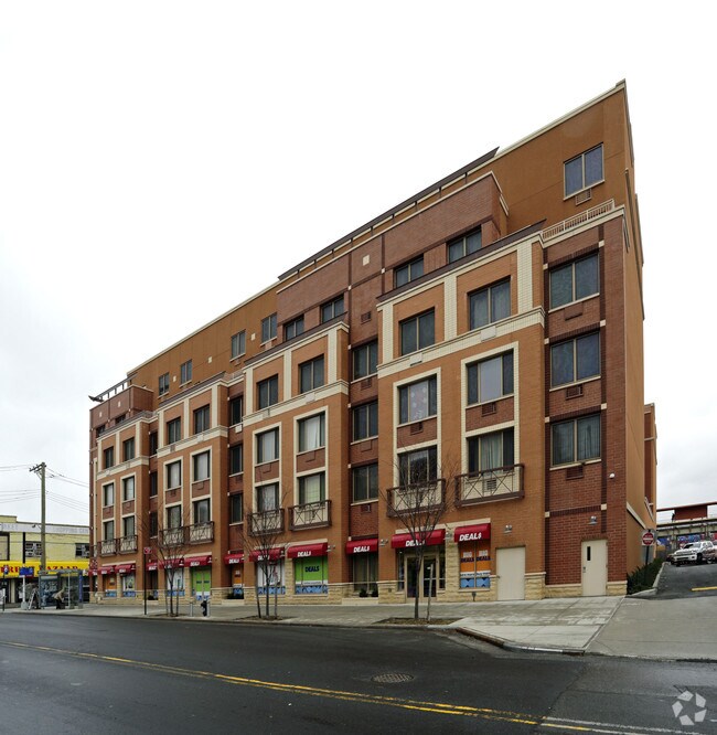 Primary Photo - 551 Bay St