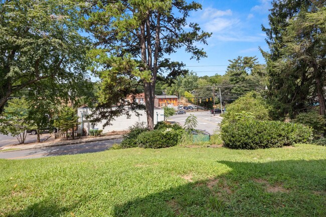 Building Photo - Green-Built House in Norwood Park!