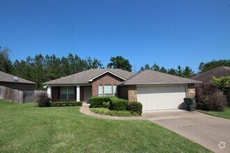 Building Photo - Coming Soon! 3 Bedroom 2 Bathroom Home in ...
