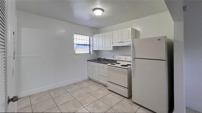 Building Photo - 3711 NW 24th Ave