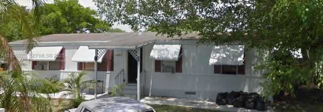 Building Photo - 11763 Venetian Ave