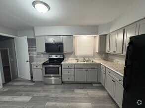 Building Photo - Updated 3 Bed 1 Bath with full basement on...