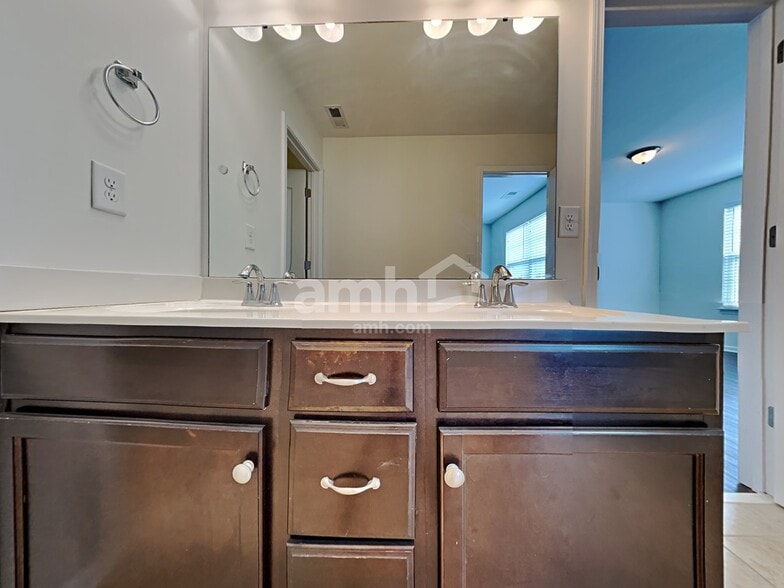 Building Photo - 128 Cherry Bark Dr