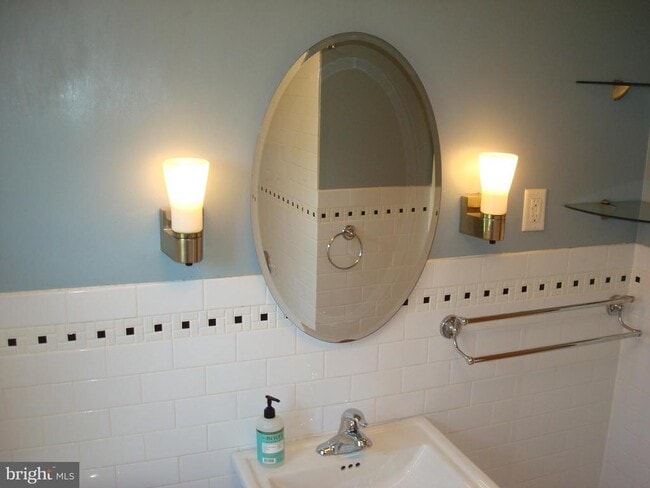 Building Photo - 1346 Faucett Dr