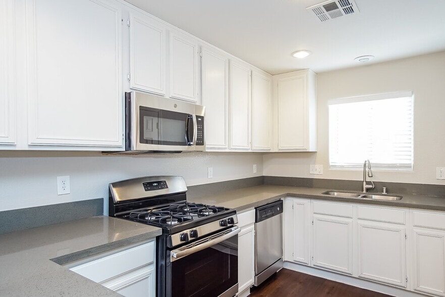 Building Photo - 3323 Fico Ave