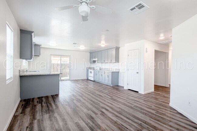 Building Photo - 129 E 8th St