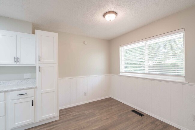 Building Photo - 3321 S Ash Ave
