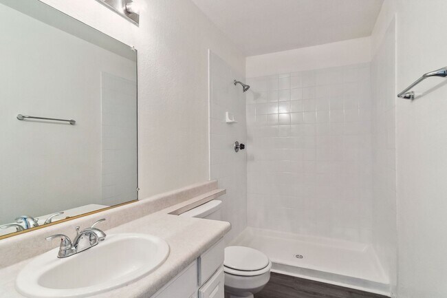 Building Photo - Updated 3 Bedroom Condo in Desert Shores V...