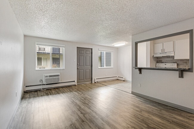 Building Photo - Carriage Hill