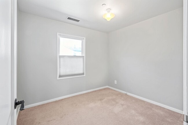 Building Photo - Pet Friendly 3Bd/2Ba Single-Family Home