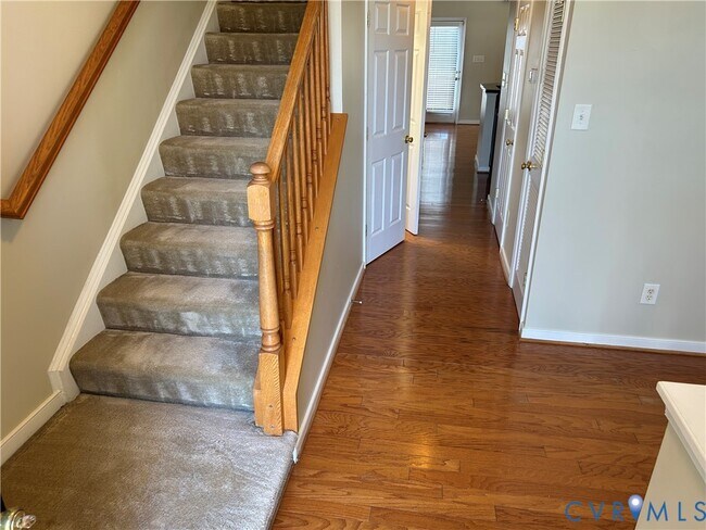 Building Photo - 1307 Village Views Dr