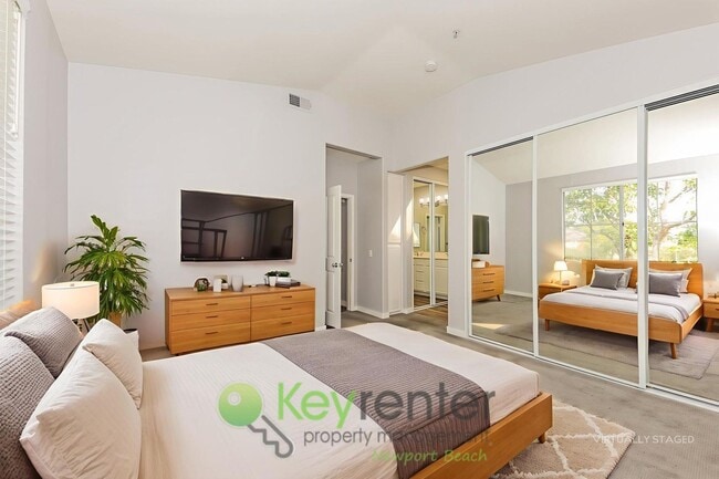 Building Photo - Stunning Westpark Condo in the Heart of Ir...