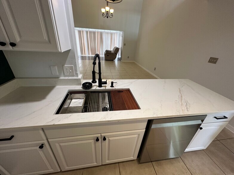 Building Photo - 26610 Southern Pines Dr