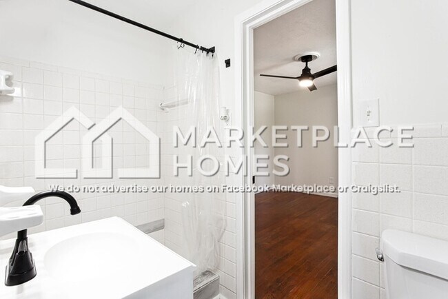 Building Photo - 4477 Glenhaven Dr