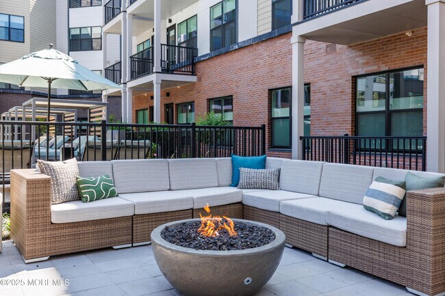 Building Photo - 2000 Schindler Dr