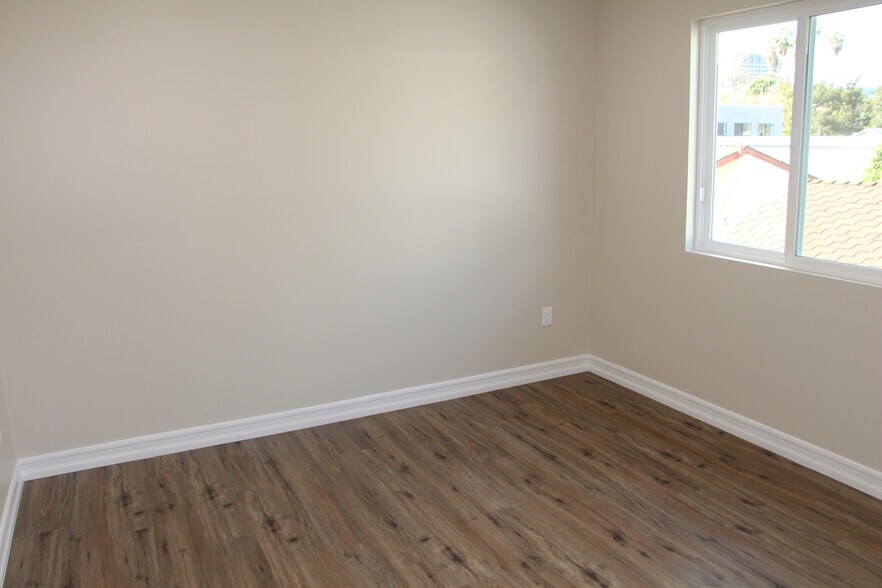 Building Photo - 15433 Huston St