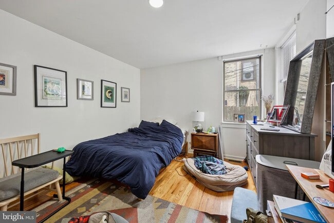 Primary Photo - 1731 Bainbridge St