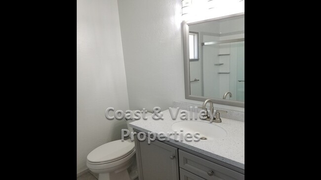 Building Photo - North Salinas Home for RENT!!!