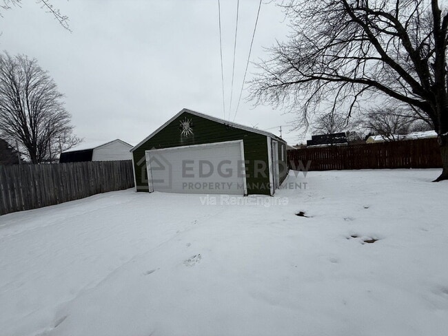 Building Photo - 740 Lyles St SE