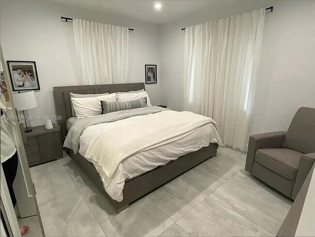 Building Photo - 1935 SW 24th Ter