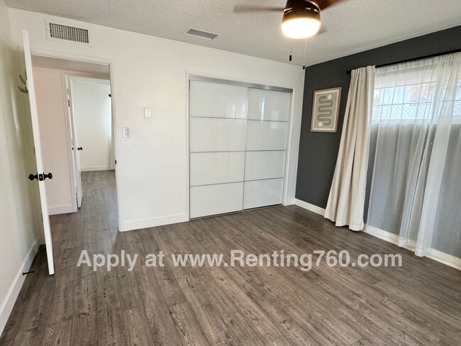 Building Photo - Modern & Updated Home With Solar!
