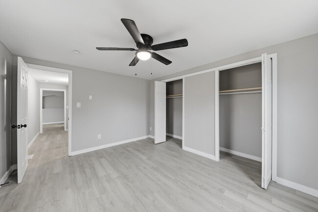 Building Photo - 228 E Siebenthaler Ave