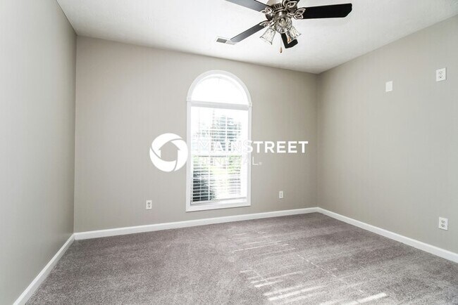 Building Photo - 3 Bedroom Pet-Friendly Home in La Vergne, TN with Main Street Renewal
