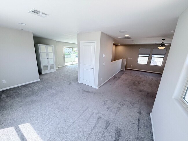 Building Photo - Unique Floorplan in Skye Canyon!