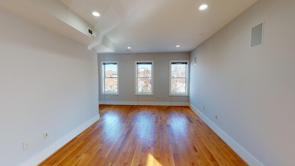 Building Photo - 1159 Oates St NE