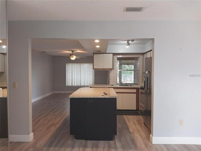 Building Photo - 3962 Basswood Dr